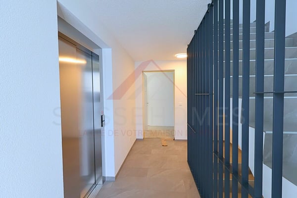 Vivre avec style : superbe appartement de 4.5 pièces à Düdingen avec de beaux volumes 9