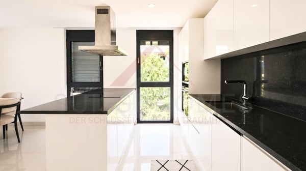 150 m² Bruttowohnfläche | Helle 4.5 Zimmer Wohnung mit 2 Balkonen und Lift 9