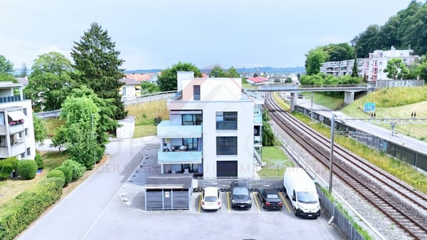 150 m² Bruttowohnfläche | Helle 4.5 Zimmer Wohnung mit 2 Balkonen und Lift 2