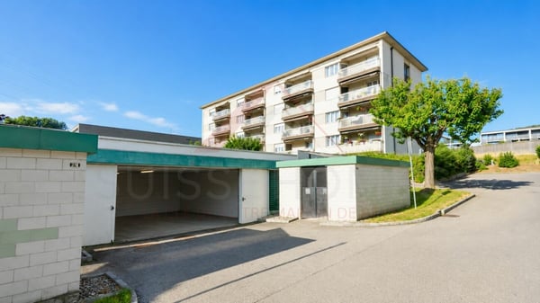 Marly - Appartement 3.5 pièces rénové avec balcon ensoleillé et vue verdoyante 2