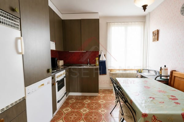 Delémont - Propriété avec 3 appartements et fort potentiel de valorisation dans un quartier central 6