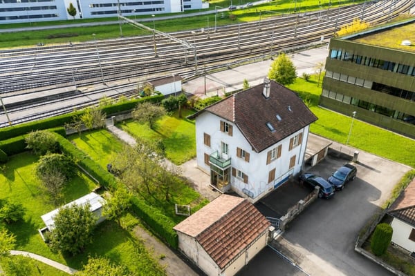 Delémont - Propriété avec 3 appartements et fort potentiel de valorisation dans un quartier central 1