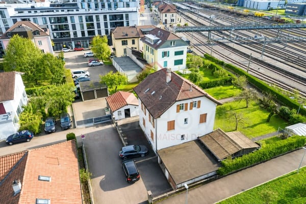 Delémont - Propriété avec 3 appartements et fort potentiel de valorisation dans un quartier central 2