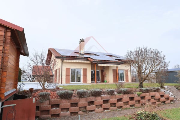 Maison familiale d'exception avec piscine, sauna et grand jardin à La Brillaz