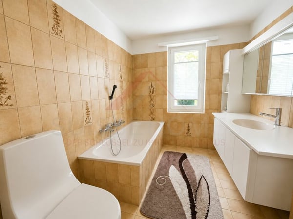 Charmantes 5.5-Zimmer-Einfamilienhaus mit Alpenblick, grossem Garten und Ausbaupotenzial in Stetten AG 8