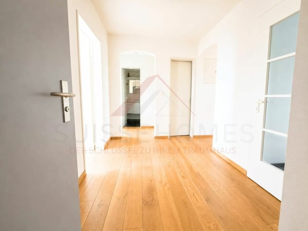 Grosszügige 4.5-Zimmer-Maisonettewohnung mit Galerie und Cheminée in 8603 Schwerzenbach 2