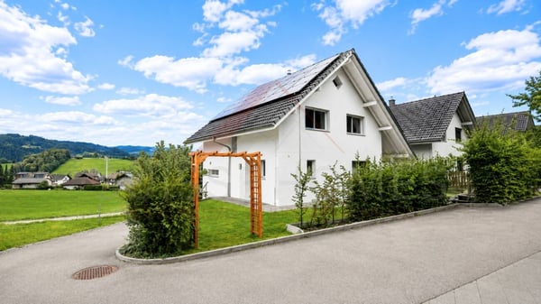 Familienfreundliches Einfamilienhaus mit Panoramasicht in Signau 2