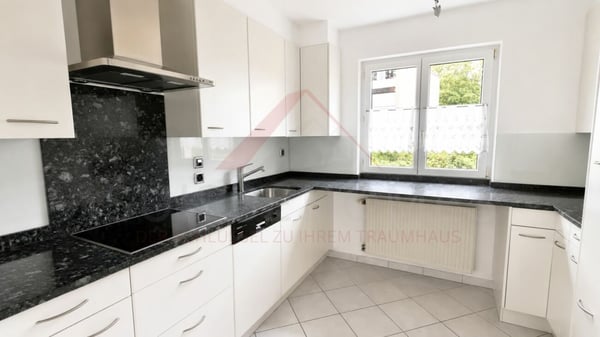 Vielseitiges Mehrfamilienhaus mit drei Wohneinheiten und attraktiven Gewerbeflächen 11