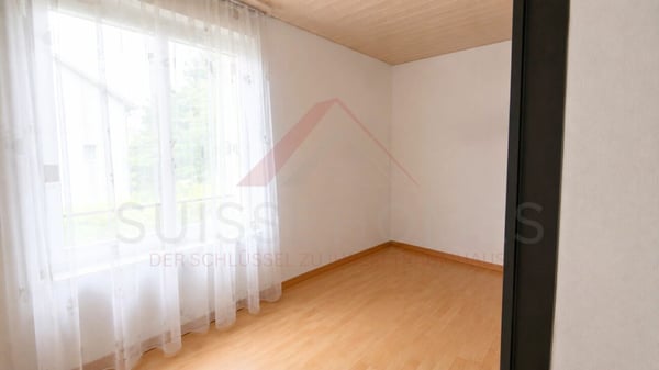 Vielseitiges Mehrfamilienhaus mit drei Wohneinheiten und attraktiven Gewerbeflächen 13