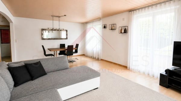 Vielseitiges Mehrfamilienhaus mit drei Wohneinheiten und attraktiven Gewerbeflächen 8