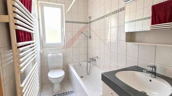 Vielseitiges Mehrfamilienhaus mit drei Wohneinheiten und attraktiven Gewerbeflächen 7