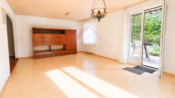 Vielseitiges Mehrfamilienhaus mit drei Wohneinheiten und attraktiven Gewerbeflächen 4