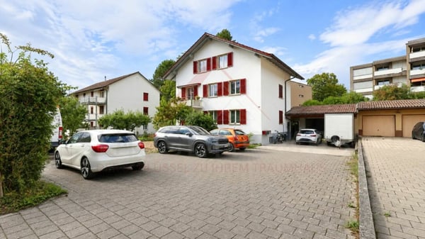 Vielseitiges Mehrfamilienhaus mit drei Wohneinheiten und attraktiven Gewerbeflächen 22