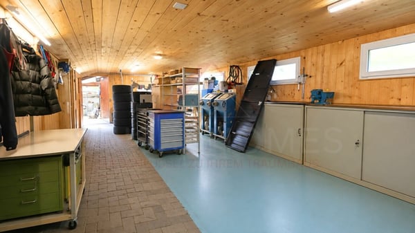 Vielseitiges Mehrfamilienhaus mit drei Wohneinheiten und attraktiven Gewerbeflächen 21
