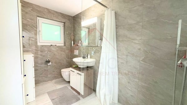 Grosszügiges 5.5-Zimmer-Wohnangebot mit See- und Bergsicht in Greppen 15