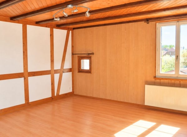 Vielseitiges Wohn- und Geschäftshaus mit Restaurant, Saal und zwei Wohnungen in Mülchi 8