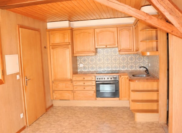 Vielseitiges Wohn- und Geschäftshaus mit Restaurant, Saal und zwei Wohnungen in Mülchi 9