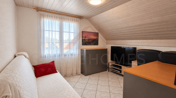 Maison individuelle 3.5 pièces rénovée avec piscine, photovoltaïque et 4 places de parc 15