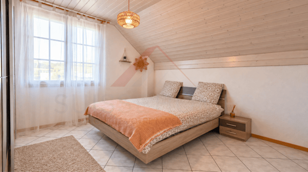 Maison individuelle 3.5 pièces rénovée avec piscine, photovoltaïque et 4 places de parc 12