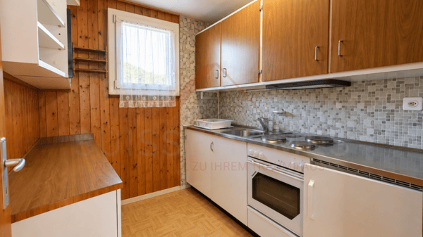 Charmantes 5.5-Zimmer-Chalet mit 2 Wohneinheiten, Schwedenöfen & riesigem Gartentraum in Plasselb 9