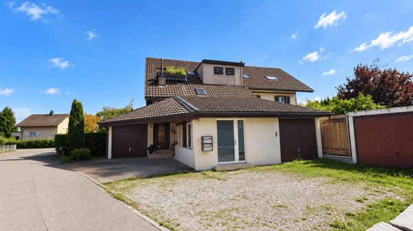 Renovierte Gewerbefläche mit 36 m² & 2 Aussenparkplätzen
