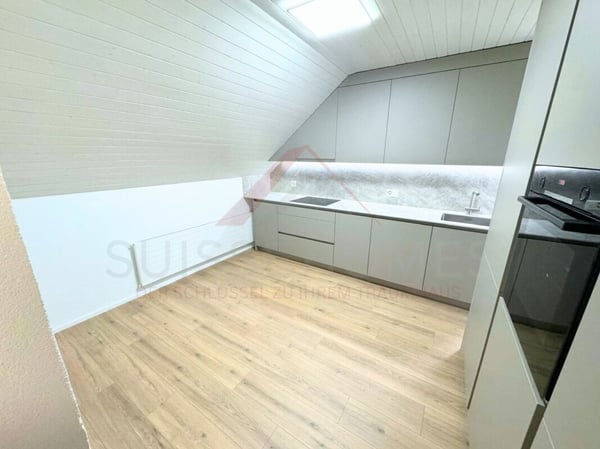Neuwertige 2.5-Zimmer-Dachwohnung mit Waschturm & Parkplatz 5
