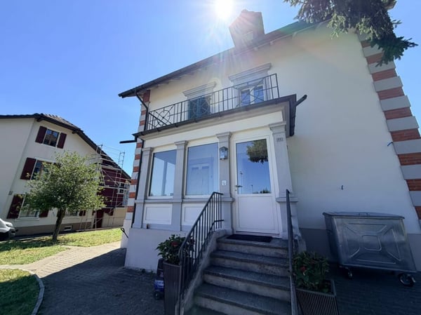 Charmante 3.5-Zimmer-Wohnung mit Balkon - gepflegtes Wohnen in ruhiger und sonniger Umgebung 1