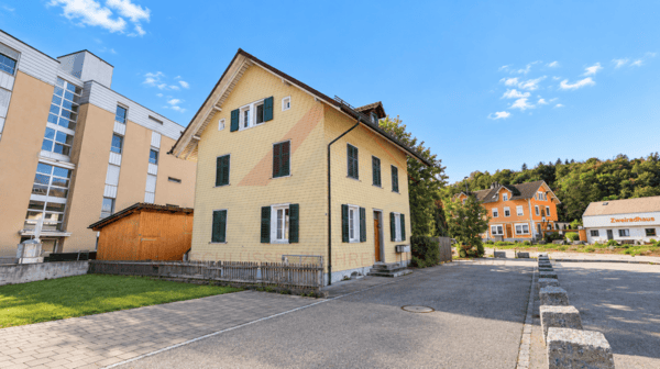 Investitionschance in Derendingen - Mehrfamilienhaus mit 3 Wohneinheiten und Sanierungspotenzial 1