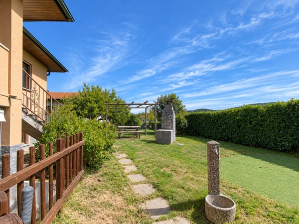 STABIO VILLA BIFAMILIARE CON GIARDINO 10