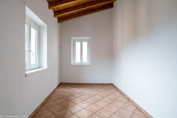 MENDRISIO 3.5 LOCALI TRAVI A VISTA 11