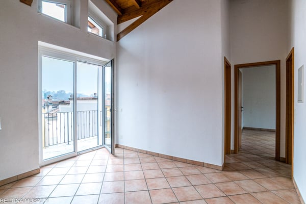 MENDRISIO 3.5 LOCALI TRAVI A VISTA 9