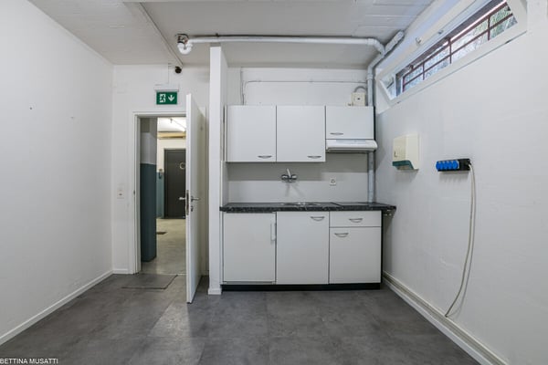 CHIASSO - SPAZIO COMMERCIALE IL TUO PROSSIMO BUSINESS INIZIA DA QUI 6
