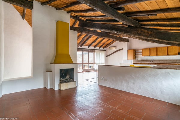 RANCATE -AFFASCINANTE CASA CON LOGGIA E VISTA PANORAMICA 4