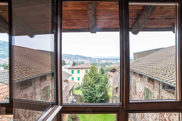 RANCATE -AFFASCINANTE CASA CON LOGGIA E VISTA PANORAMICA 13