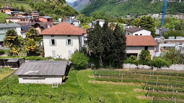RANCATE- CASA BIFAMILIARE CON STALLA, AMPIO TERRENO EDIFICABILE 8