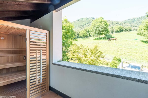 MIGLIEGLIA ELEGANTE VILLA IMMERSA NEL VERDE AI PIEDI DEL MONTE LEMA 11