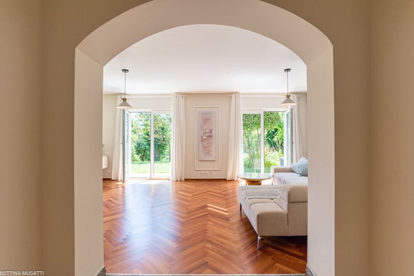 MIGLIEGLIA ELEGANTE VILLA IMMERSA NEL VERDE AI PIEDI DEL MONTE LEMA 2