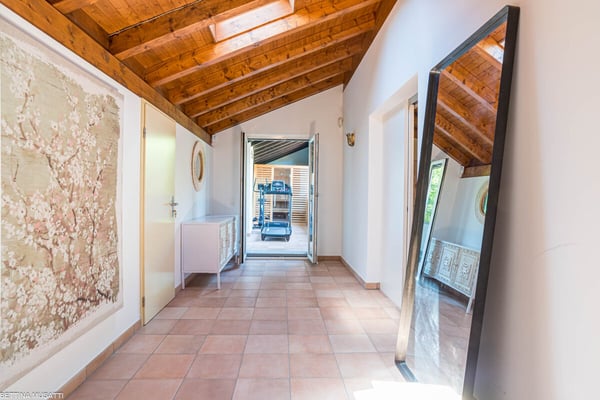 MIGLIEGLIA ELEGANTE VILLA IMMERSA NEL VERDE AI PIEDI DEL MONTE LEMA 10