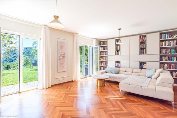 MIGLIEGLIA ELEGANTE VILLA IMMERSA NEL VERDE AI PIEDI DEL MONTE LEMA 1