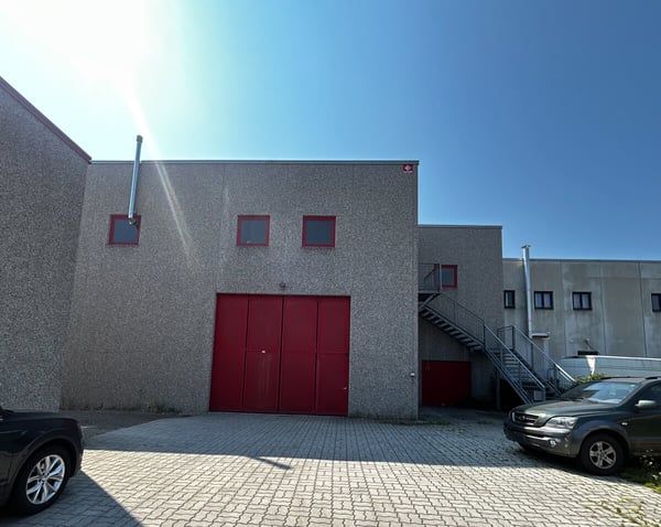 STABIO SPAZIO ARTIGIANALE / COMMERCIALE CON UFFICI 2