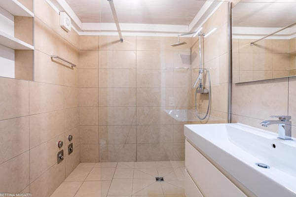 MELANO - 3,5 LOCALI RISTRUTTURATO CON COMFORT MODERNI 9