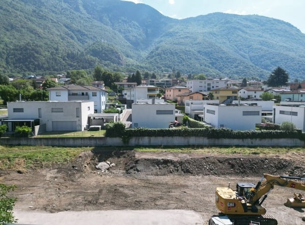 CLARO CASA UNIFAMILIARE DI 4.5 LOCALI NELLA RESIDENZA LE GEMELLE 6
