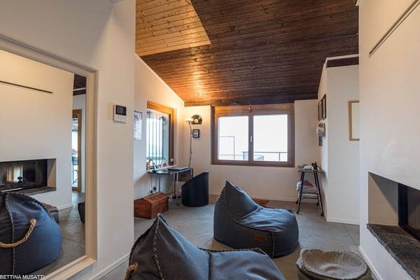 SAGNO: UNA CASA SOSPESA TRA QUIETE E PANORAMA 3