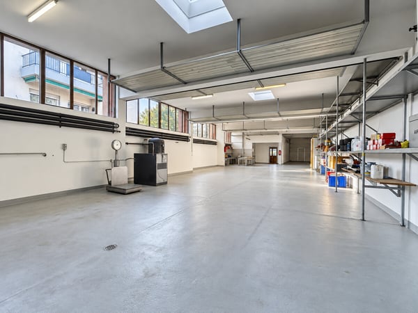 BALERNA LABORATORIO, MAGAZZINO E UFFICI: UN UNICO INDIRIZZO PER LA V 12