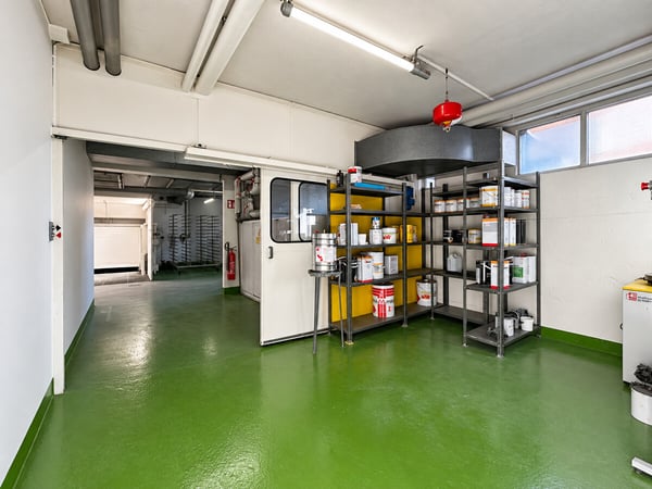 BALERNA LABORATORIO, MAGAZZINO E UFFICI: UN UNICO INDIRIZZO PER LA V 9