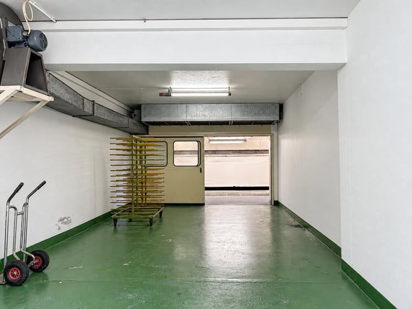 BALERNA LABORATORIO, MAGAZZINO E UFFICI: UN UNICO INDIRIZZO PER LA V 10