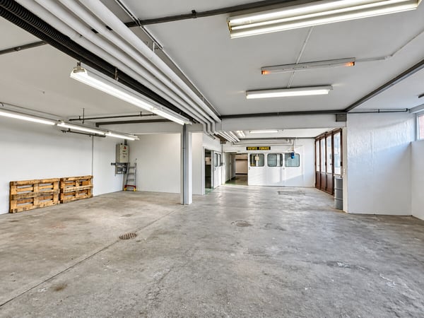BALERNA LABORATORIO, MAGAZZINO E UFFICI: UN UNICO INDIRIZZO PER LA V 11