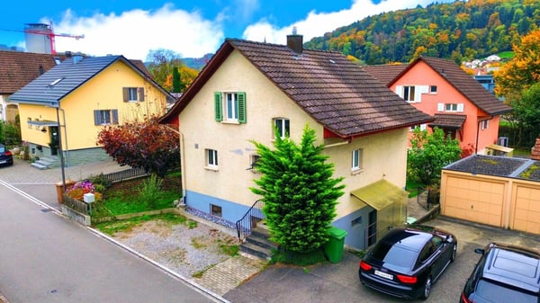 Freistehendes Einfamilienhaus mit viel Potential 4