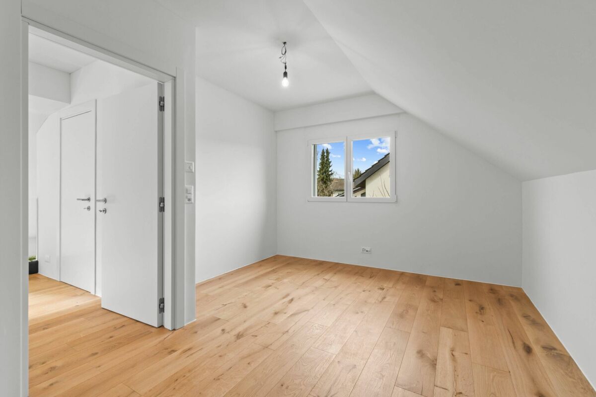 Neuwertiges 5.5-Zimmer-Einfamilienhaus in Bergdietikon
