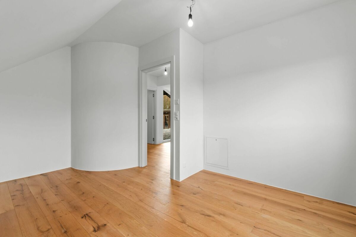 Neuwertiges 5.5-Zimmer-Einfamilienhaus in Bergdietikon